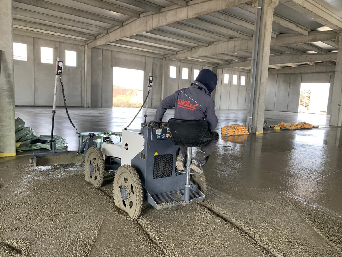Reinforced concrete floor slab