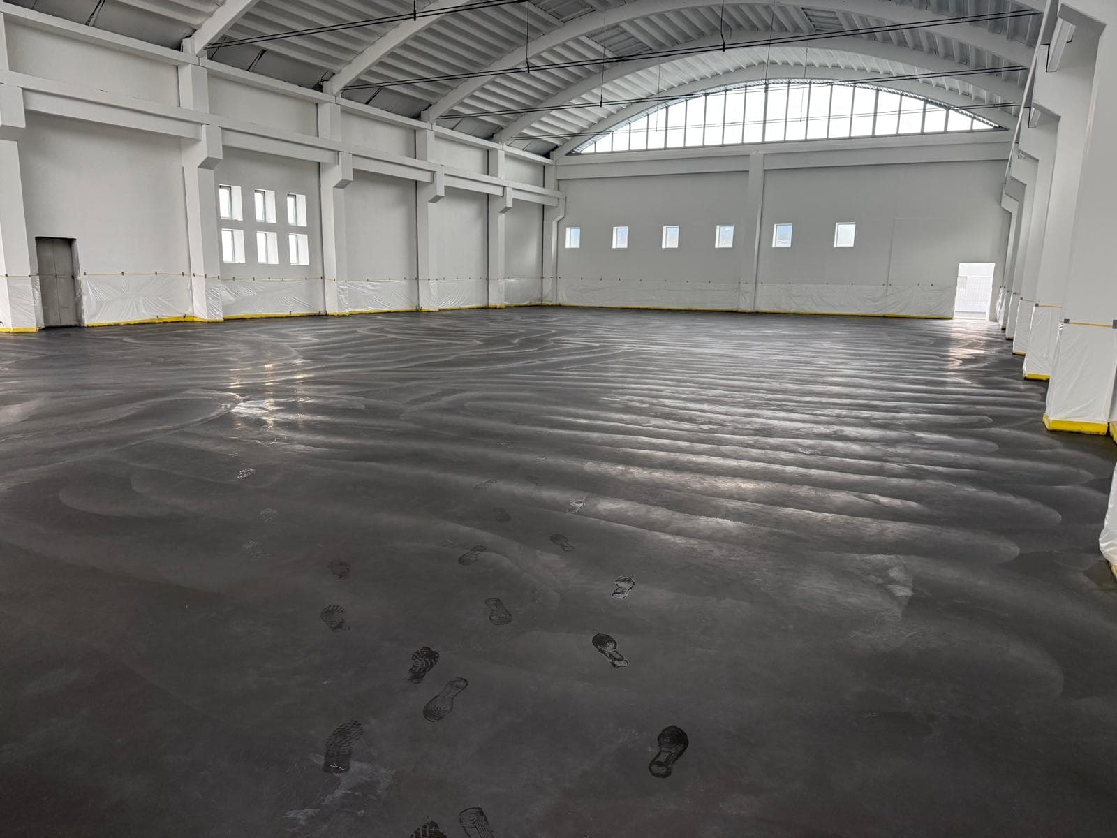 Industrielle Stahlbeton-Bodenplatten