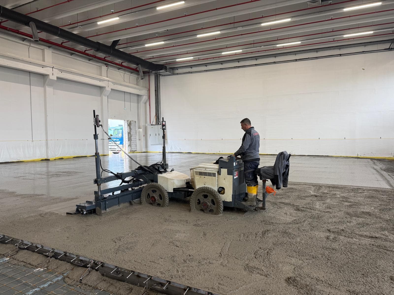 Industrielle Stahlbeton-Bodenplatten